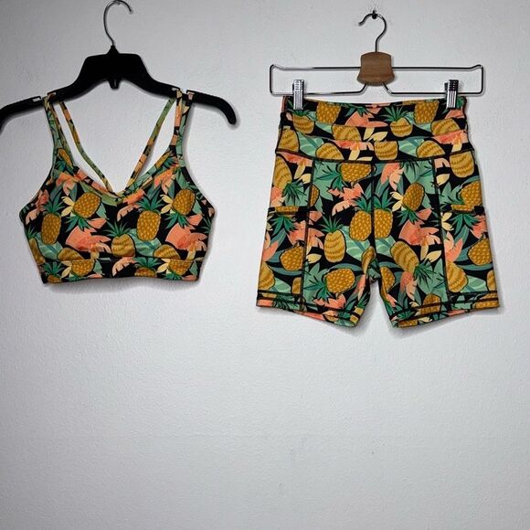 Hurley Workout Biker Short & Crop Sports Bra Size Small - Picture 1 of 7